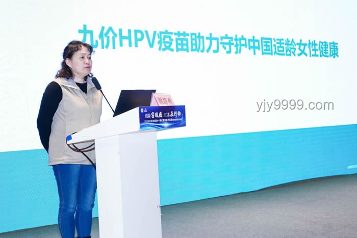 如何理解同事早到上班的心态并提供支持